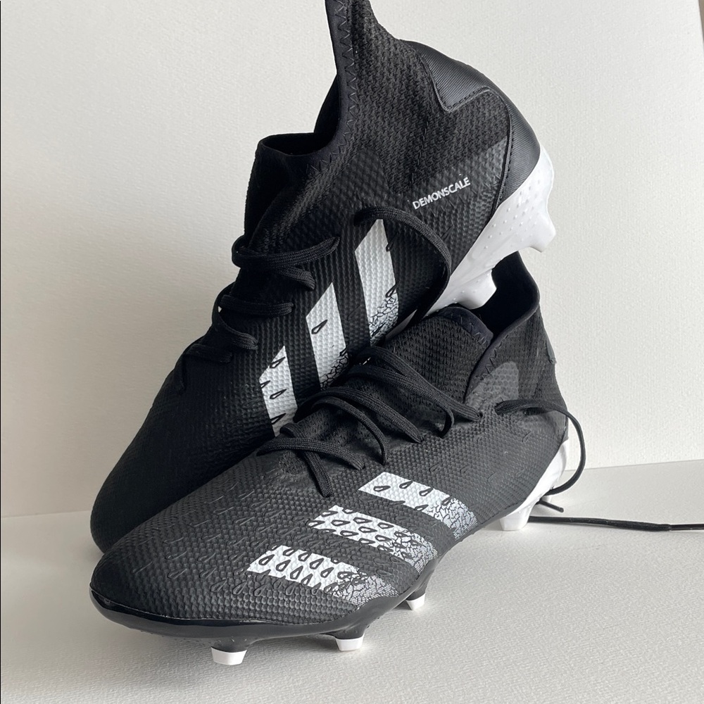 Adidas Predator freak .3 cleats Men’s 10